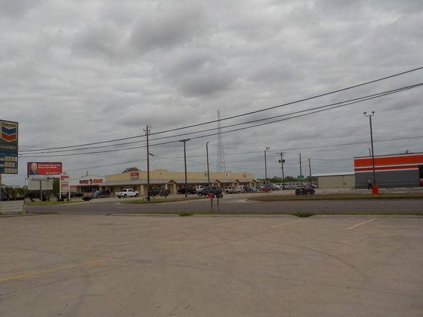 994 E Hidalgo Ave, Raymondville, TX 78580